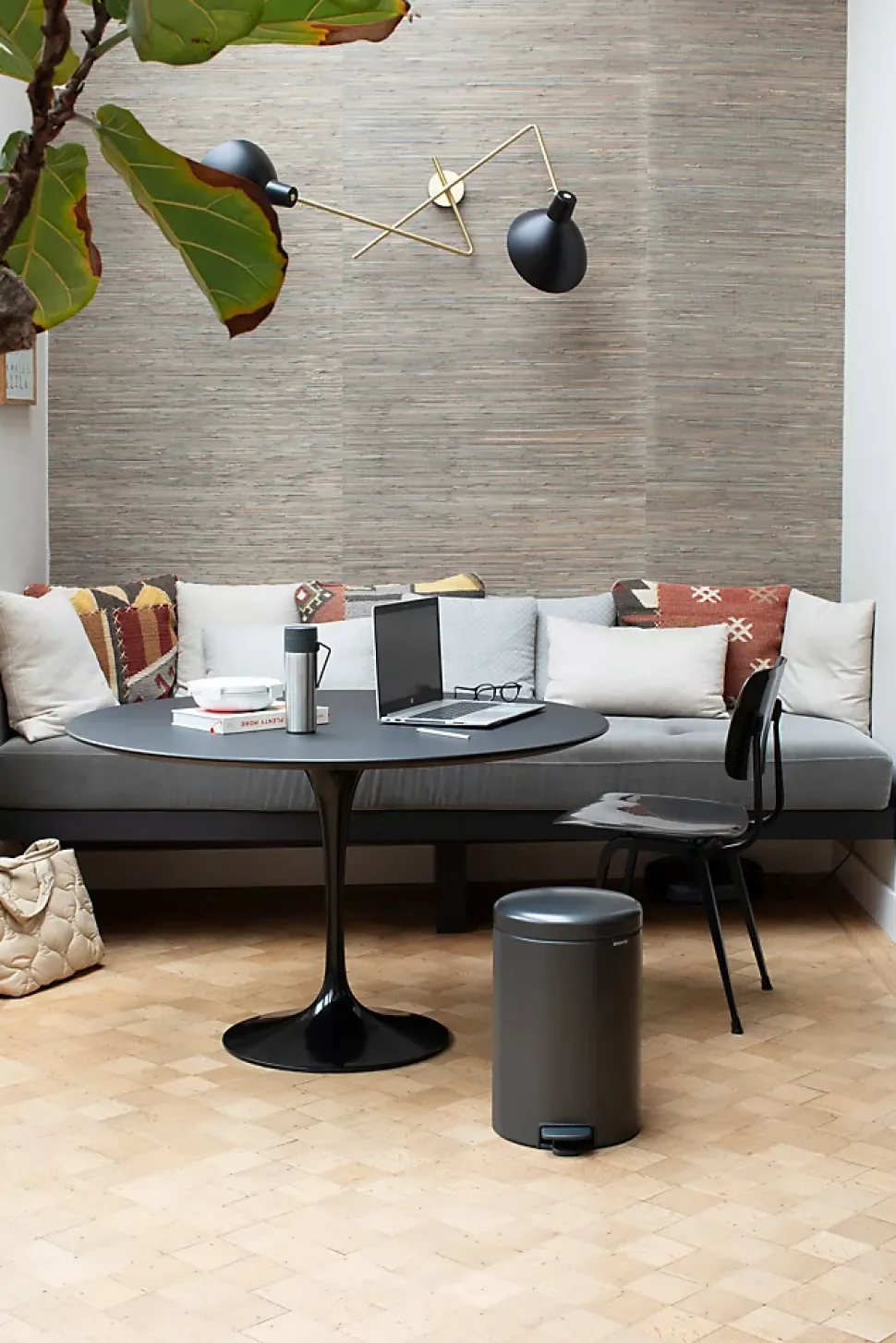 Poubelle à pédale coloris gris Brabantia NewIcon 20 L