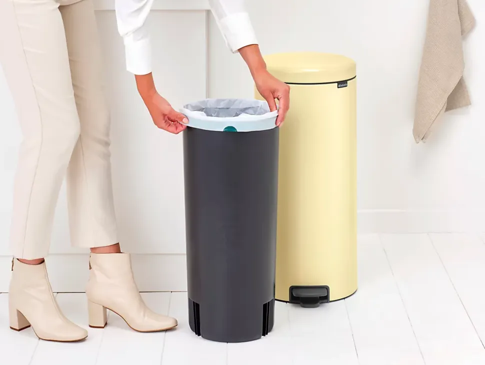 Poubelle à pédale coloris jaune Brabantia NewIcon 30 L