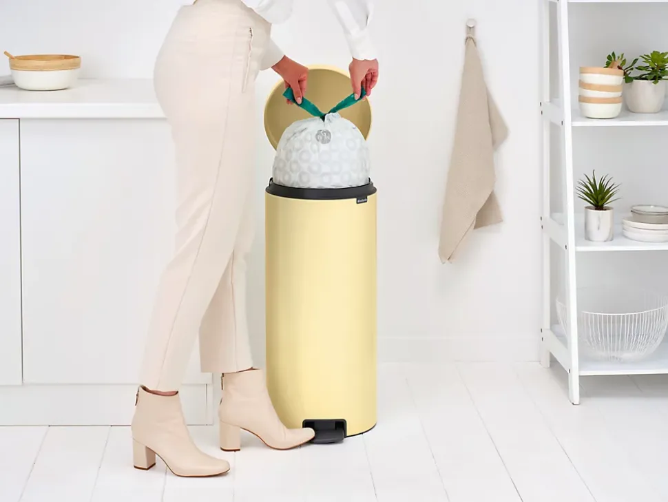 Poubelle à pédale coloris jaune Brabantia NewIcon 30 L