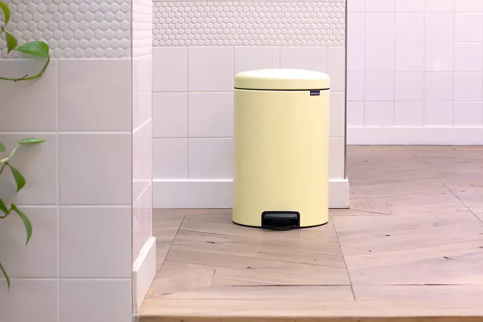 Poubelle à pédale coloris jaune Brabantia NewIcon 20 L
