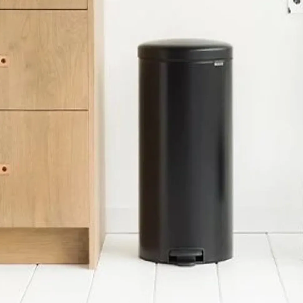 Poubelle à pédale coloris noir Brabantia NewIcon 30 L