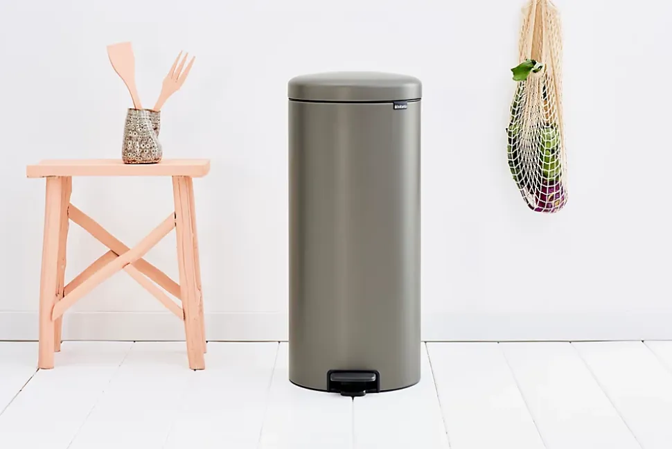 Poubelle à pédale coloris platinium Brabantia NewIcon 30 L
