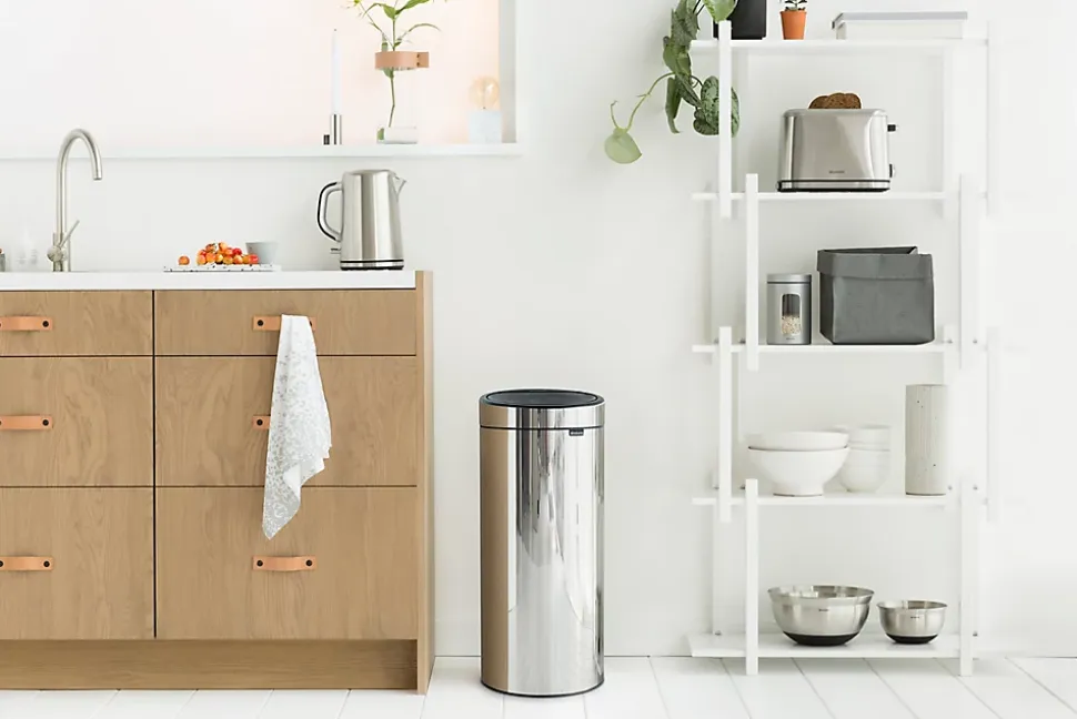 Poubelle à pression coloris métal 30L Brabantia Touch Bin