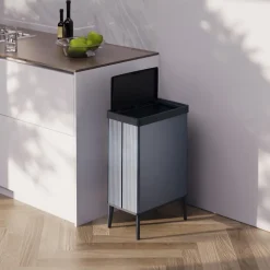 Poubelle de cuisine à couvercle basculant push bleu 54 L Keter Verto