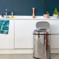 Poubelle de cuisine à ouverture automatique Kitchen Move Majestic inox 58 L