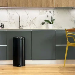 Poubelle de cuisine à pédale Kitchen Move Urban noir 30 L