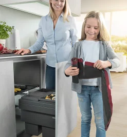 Poubelle de cuisine coulissante encastrable 55L Hailo Cargo Synchro