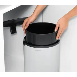Poubelle de porte à fixer Brabantia Built-In Bin 15 L blanc