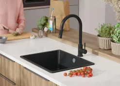 PRIMAGRAN Evier Cuisine en Granit Graphite 56x44cm, Lavabo 1 bac + Kit de Vidage + Accessoires, Évier à Encastrer au meuble 60cm