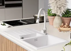 PRIMAGRAN Evier Cuisine en Granit Tout Blanc 90x50cm, Lavabo 1,5 bacs + Accessoires, Évier à Encastrer au meuble 60cm