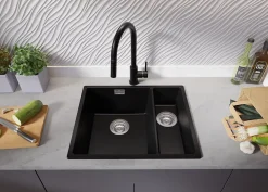 PRIMAGRAN Evier Cuisine en Granit Tout Noir 56x47cm, Lavabo 1,5 bacs + Accessoires, Évier à Encastrer au meuble 60cm