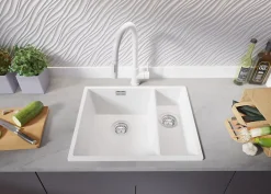 PRIMAGRAN Evier Cuisine en Granit Blanc 56x47cm, Lavabo 1,5 bacs + Kit de Vidage + Accessoires, Évier à Encastrer au meuble 60cm