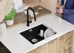 PRIMAGRAN Evier Sous Plan Noir 56x47cm, Evier en Granit 1 bac + Kit de Vidage + Accessoires, Évier au meuble 60cm - Prague