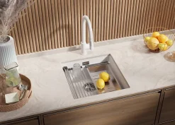 PRIMAGRAN Evier Sous Plan Blanc 46x47cm, Evier en Granit 1 bac + Kit de Vidage + Accessoires, Évier au meuble 50cm - Prague