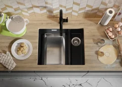 PRIMAGRAN Evier Sous Plan Noir Métallisé 56x47cm, Evier en Granit 1,5 bacs + Kit de Vidage, Évier au meuble 60cm - London Duo