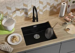 PRIMAGRAN Evier Sous Plan Tout Noir 56x47cm, Evier en Granit 1 bac + Kit de Vidage + Accessoires, Évier au meuble 60cm - Prague