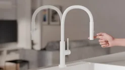 PRIMAGRAN Robinet de cuisine 6030, Robinet d'évier rotation 360 degrés, Robinet haute pression, avec bec flexible FLEX, Blanc