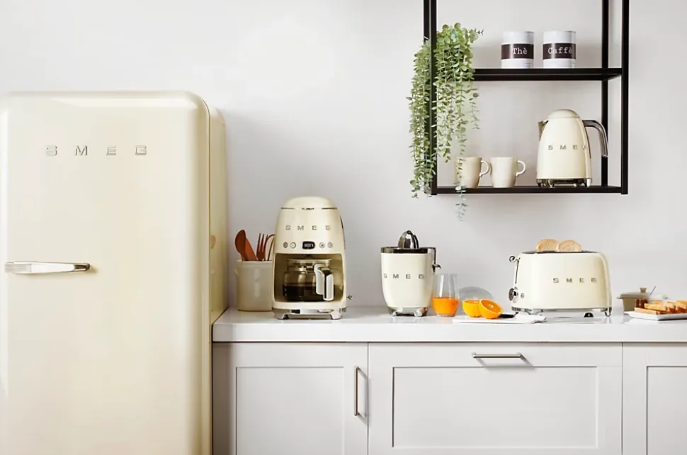 Réfrigérateur congélateur à poser ouverture droite Smeg FAB28RCR5 244L / 26L crème