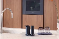 Set distributeurs de savon + plateau, gris, Brabantia Sinkstyle