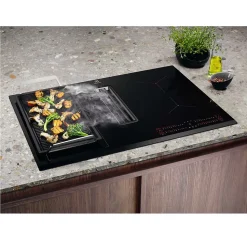 Table de cuisson aspirante induction 78cm 4 feux 7350w noir Electrolux KCC83443