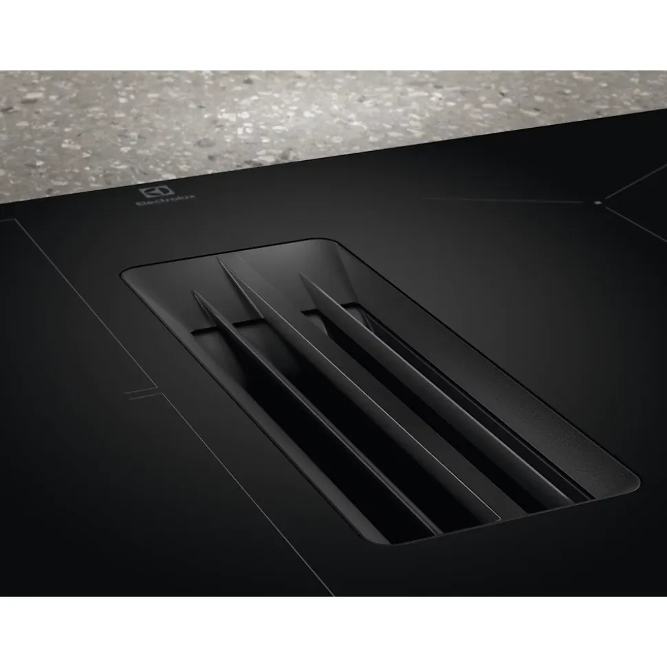 Table de cuisson aspirante induction 68 cm 4 feux 7350 W noir Electrolux KCC73443