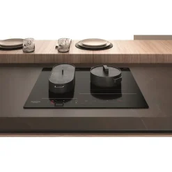 Table de cuisson induction 60cm 3 foyers 7200w noir Hotpoint HB2760BNE