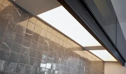 Tablette avec LED integrées de dessous de meuble haut GoodHome Caraway blanc l. 76,4 cm x L. 31,9 cm x H. 18,2 mm