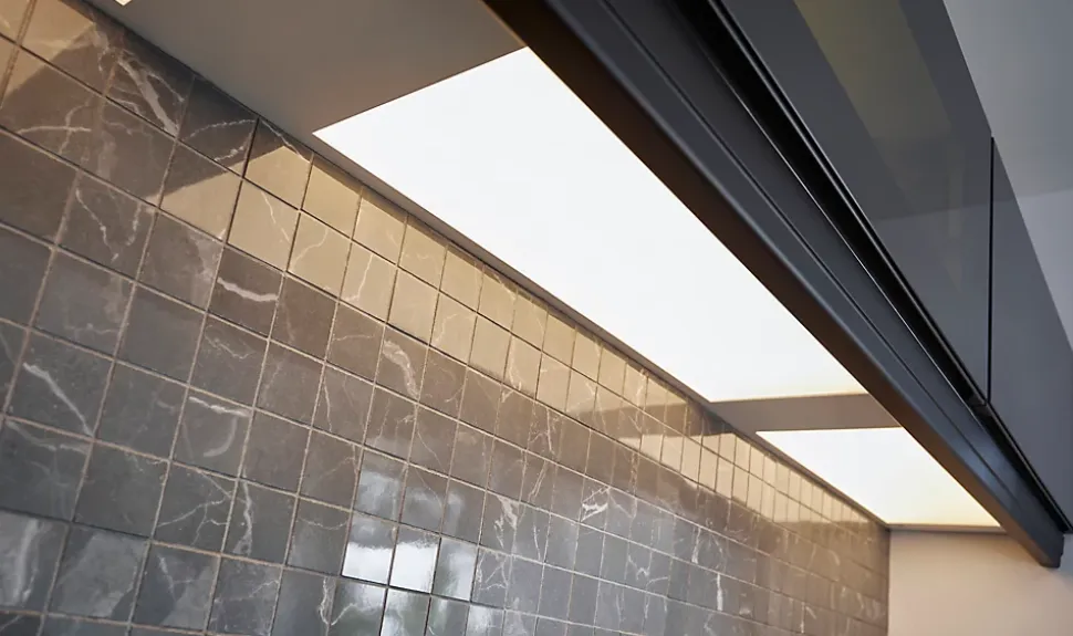 Tablette avec LED integrées de dessous de meuble haut GoodHome Caraway blanc l. 76,4 cm x L. 31,9 cm x H. 18,2 mm